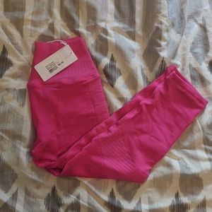 NWT Avocado capri leggings